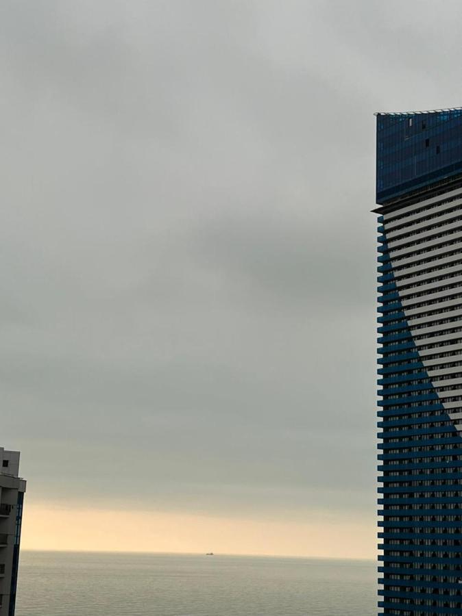 Apartament Delux Sea View バトゥーミ エクステリア 写真